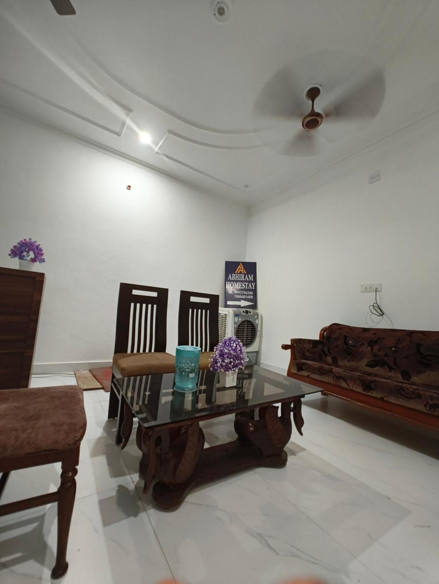 Abhiram Homestay Khajurāho エクステリア 写真